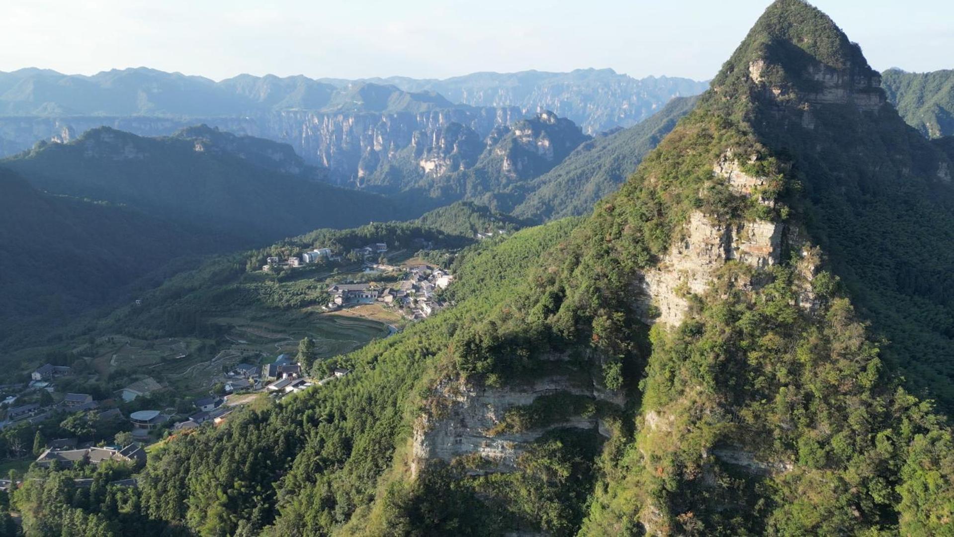 Hilltop House Resort Zhangjiajie Exteriör bild